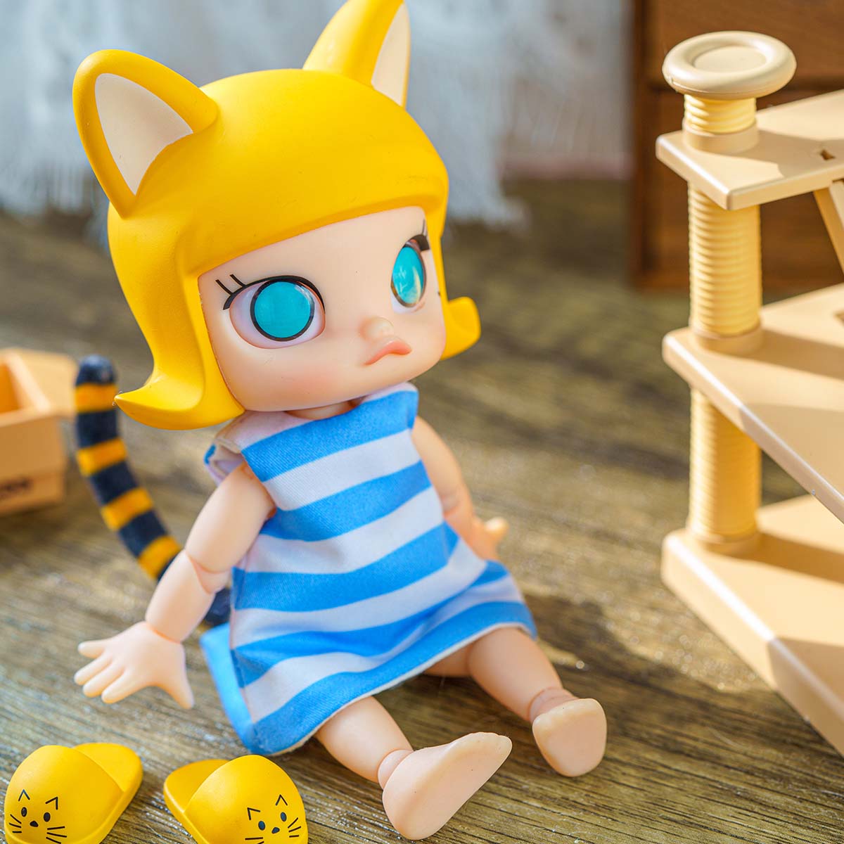 MOLLY Cat in the Box Action Figure | Designer Figurine - POP MART 