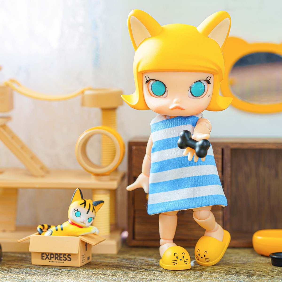 MOLLY Cat in the Box Action Figure | Designer Figurine - POP MART 