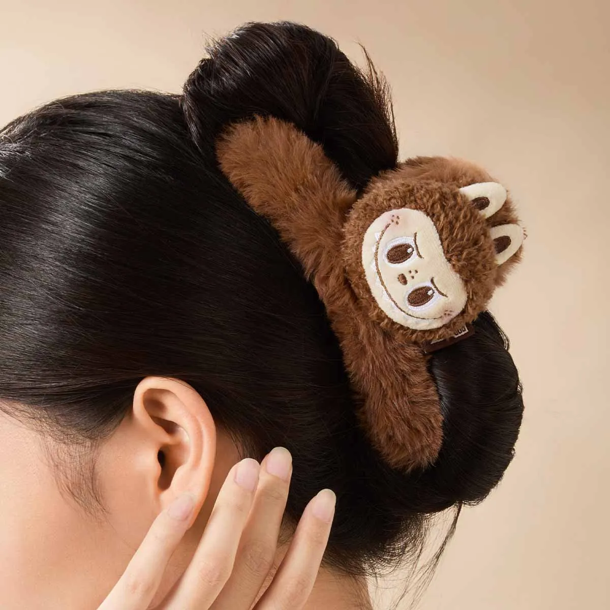 THE MONSTERS Classic Series- LABUBU Plush Hair Clip - POP  display picture 2