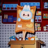 POP MART-THE MONSTERS – Colección “Tiendita de la Esquina” Almohada (Papas Fritas) - Banner 1