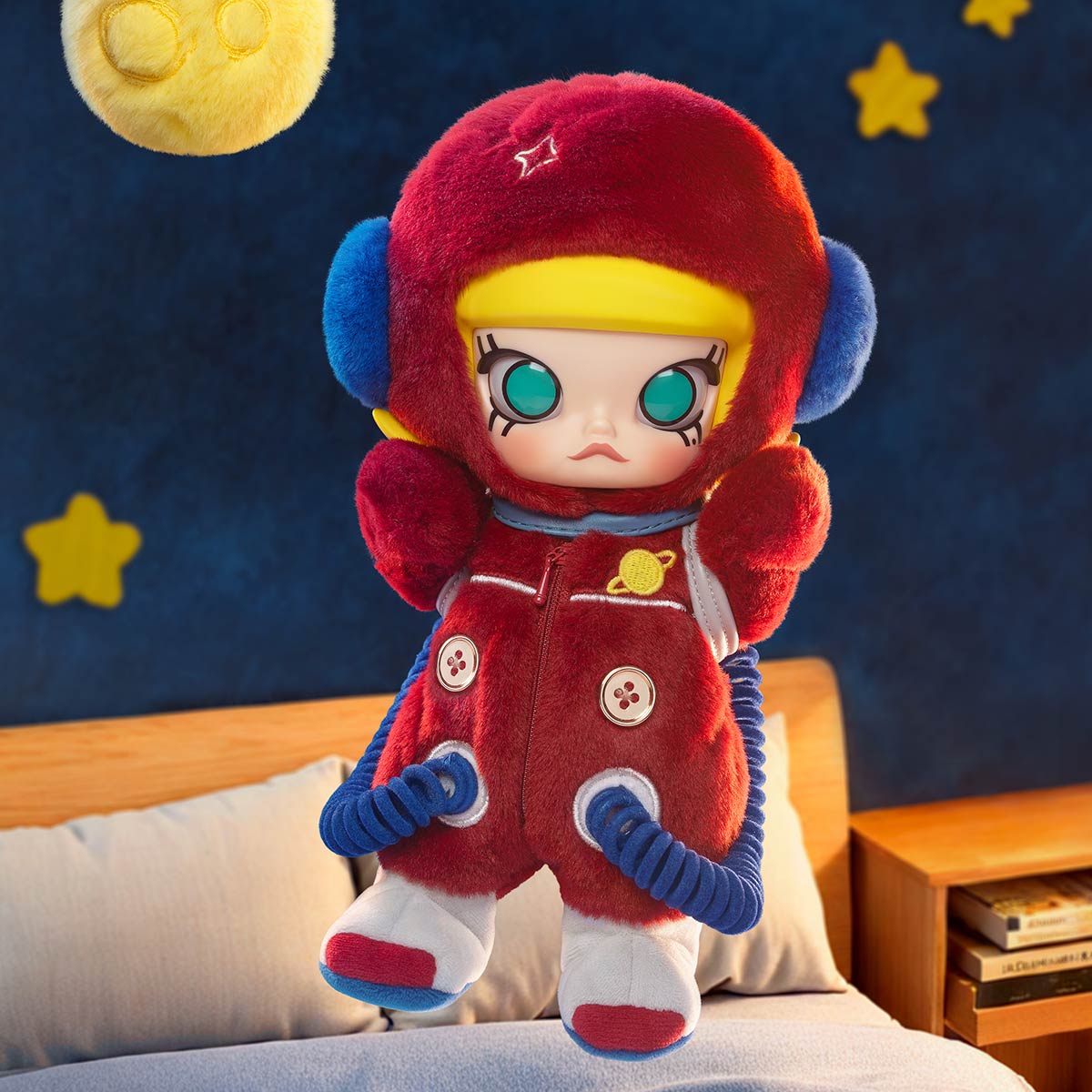 【値下げ中】 Molly 1/8 アクションフィギュア 海外限定 Popmart MOLLY Hello, Moon 1/8 Action Figure - POP MART (United States)