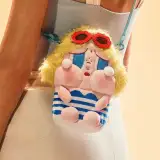 POP MART-CRYBABY – Colección"Modo Vacaciones Activado" Mini Bolsa Bandolera(Rojo)(Azul) - Banner 5