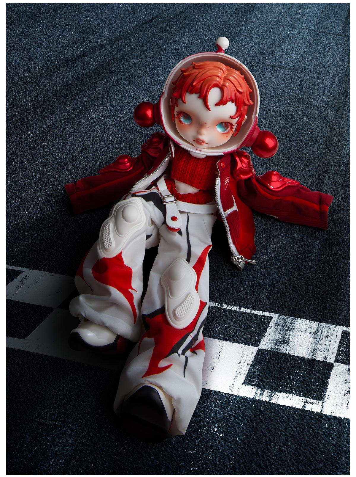 SKULLPANDA × DUCATI 1/6 フィギュア シュリンク付き SKULLPANDA x DUCATI 1/6 Muñeco Articulado - POP MART (United States)