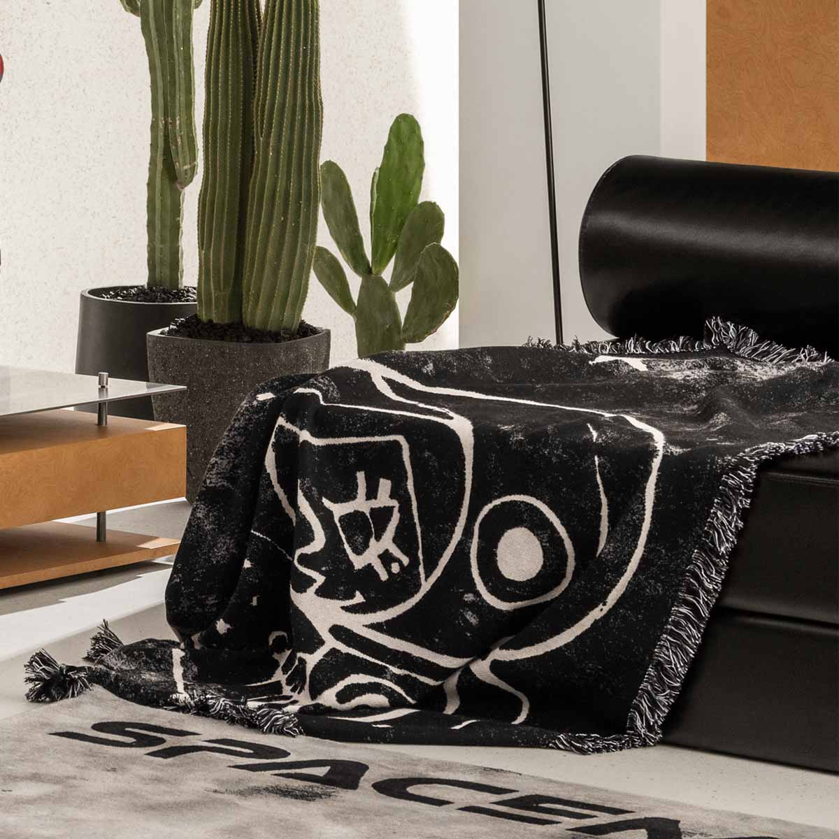 MEGA SPACE MOLLY Hello, Moon Blanket - POP MART (United States)