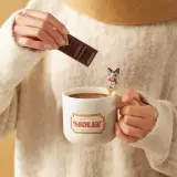 POP MART-Molly Colección "Outfits de Invierno" Vaso - Banner 2